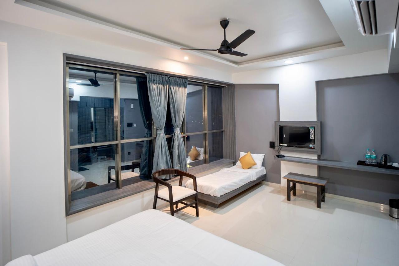 Hotel Oberon Solapur Exterior foto