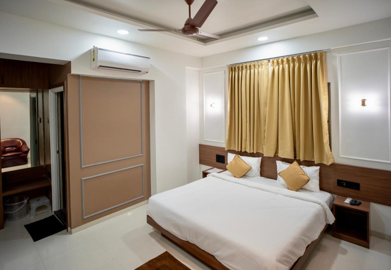 Hotel Oberon Solapur Exterior foto