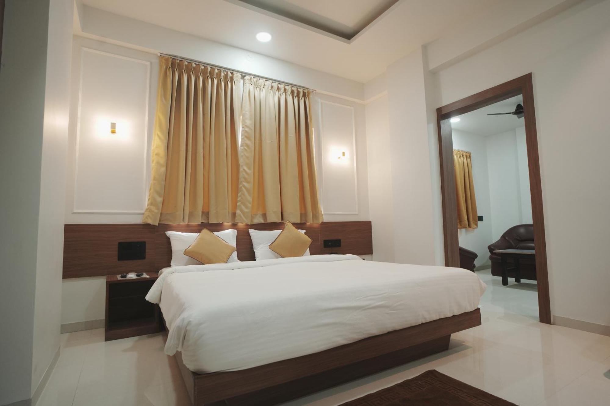 Hotel Oberon Solapur Exterior foto